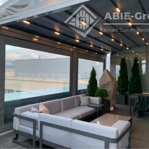 Фотографии выполненных работ компании «ABIE-GROUP» аллюминевой автоматизированной перголы с led-подсветкой и zip-систем в бизнес центре «Wall Street
